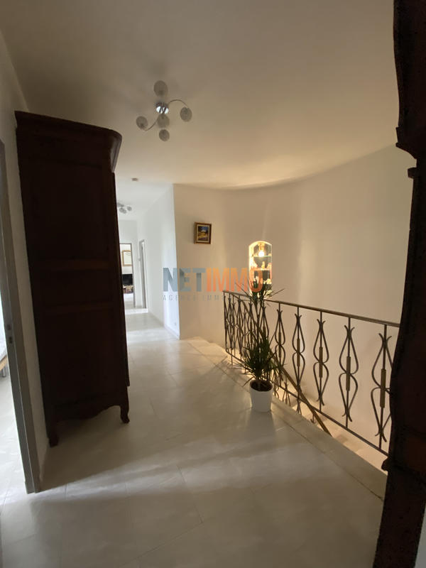 Villa - 281 m² - 12 pièces