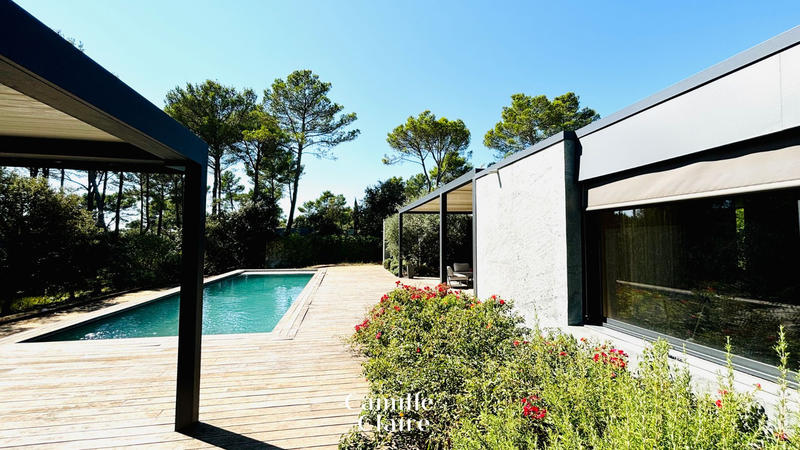 Maison - 240 m² - 5 pièces