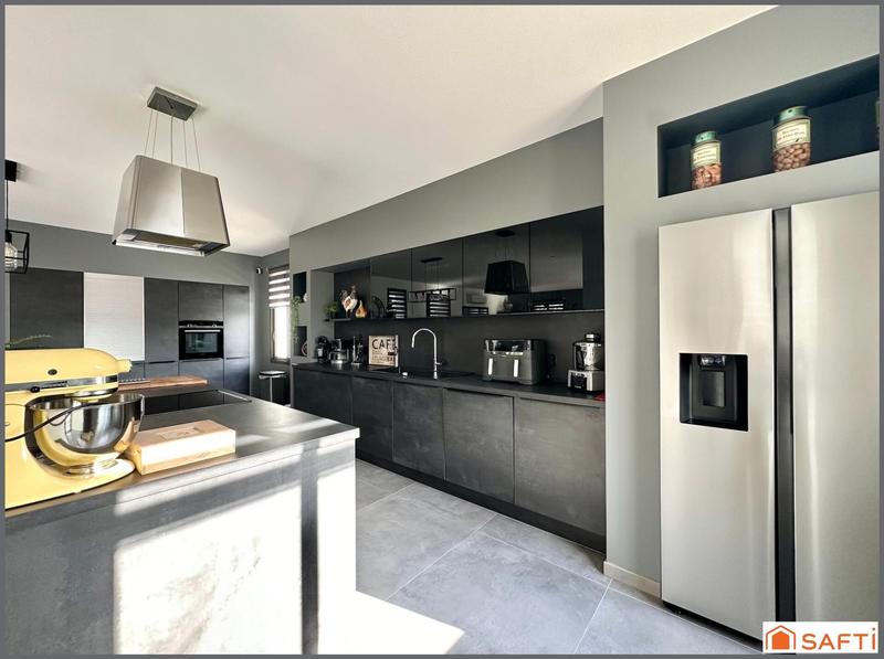 Maison - 212 m² - 8 pièces