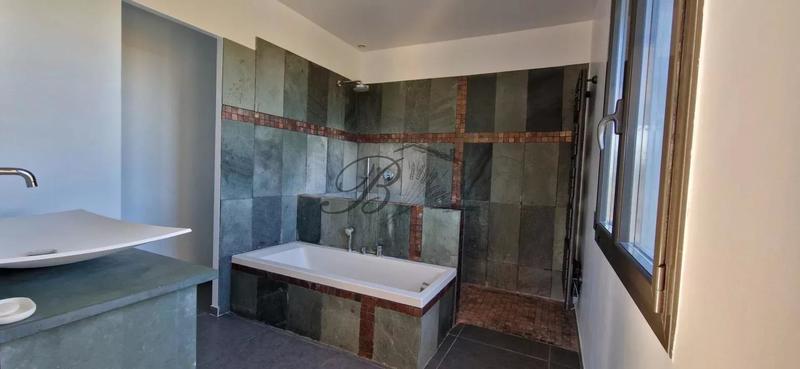 Villa - 250 m² - 5 pièces