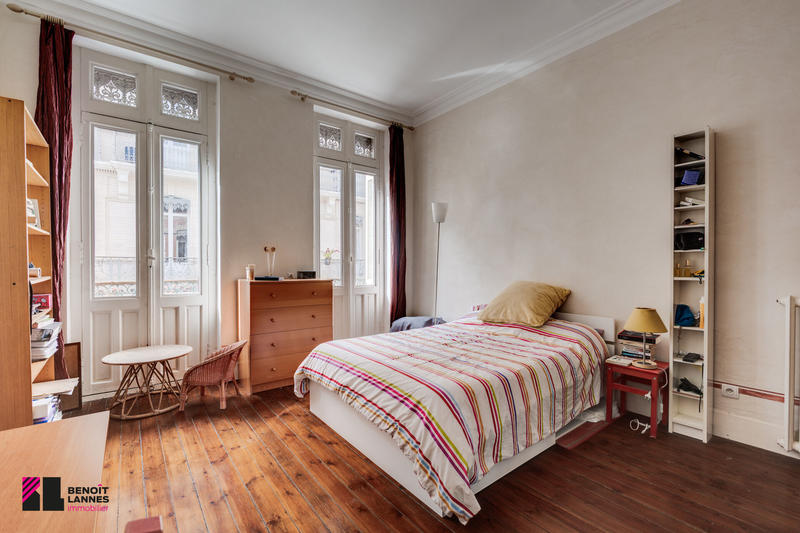 Maison - 216 m² - 8 pièces