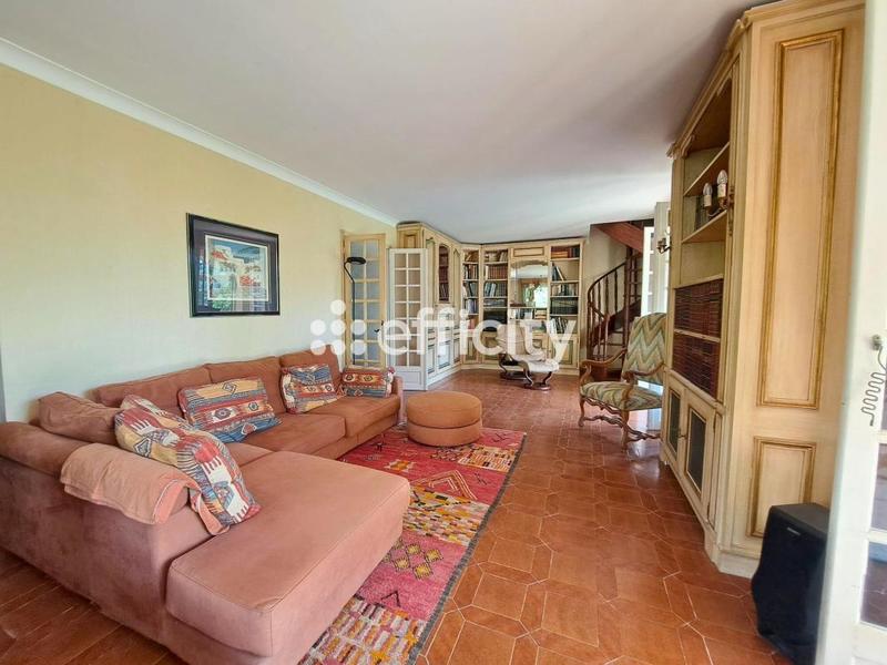 Maison - 180 m² - 9 pièces