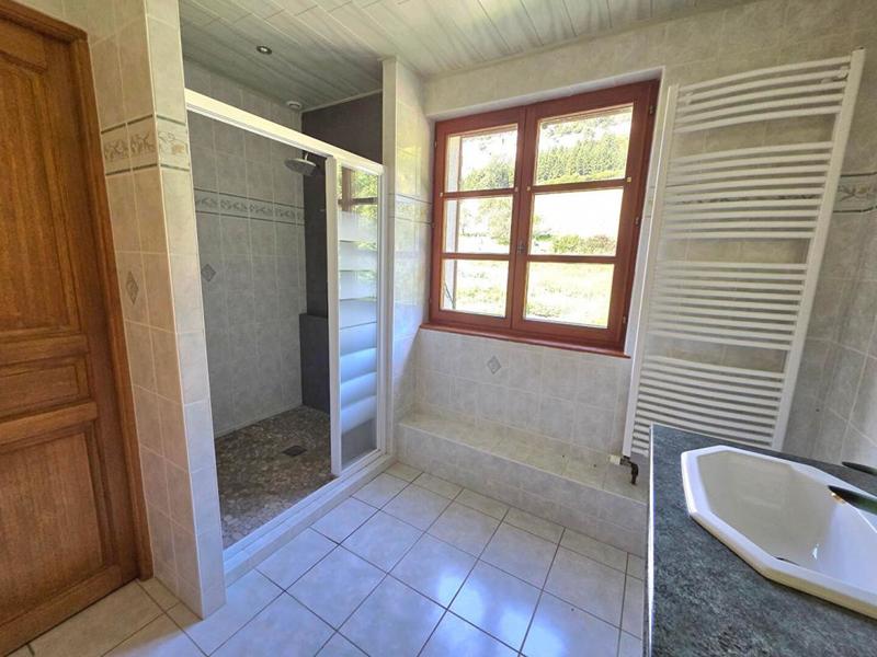 Maison - 205 m² - 9 pièces