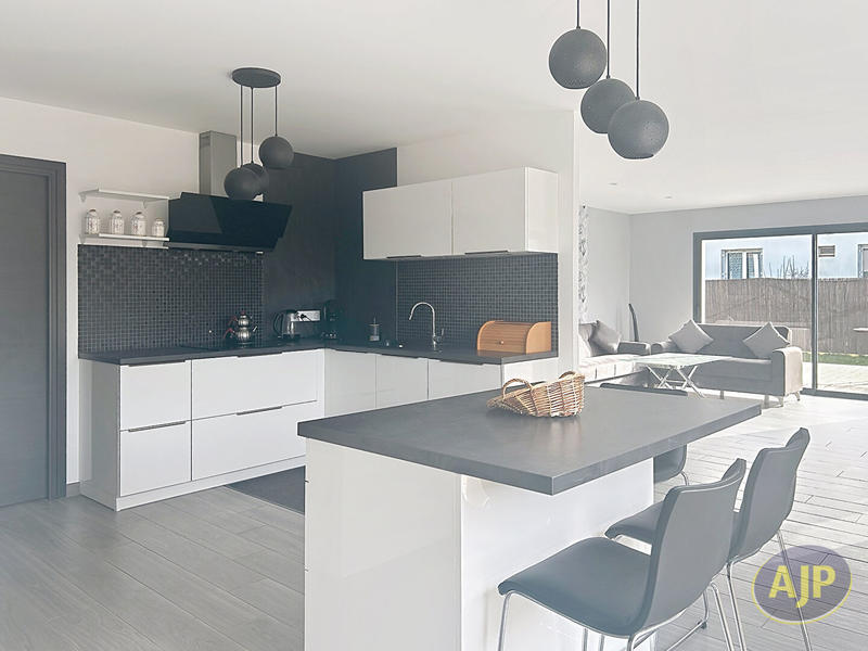 Maison - 134 m² - 6 pièces