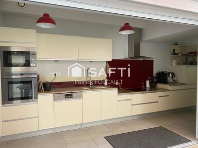 Maison - 141 m² - 9 pièces