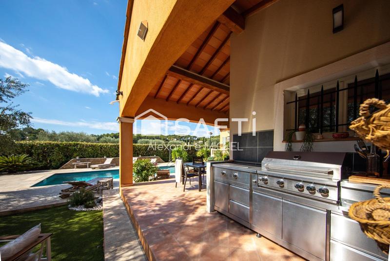 Villa - 200 m² - 6 pièces