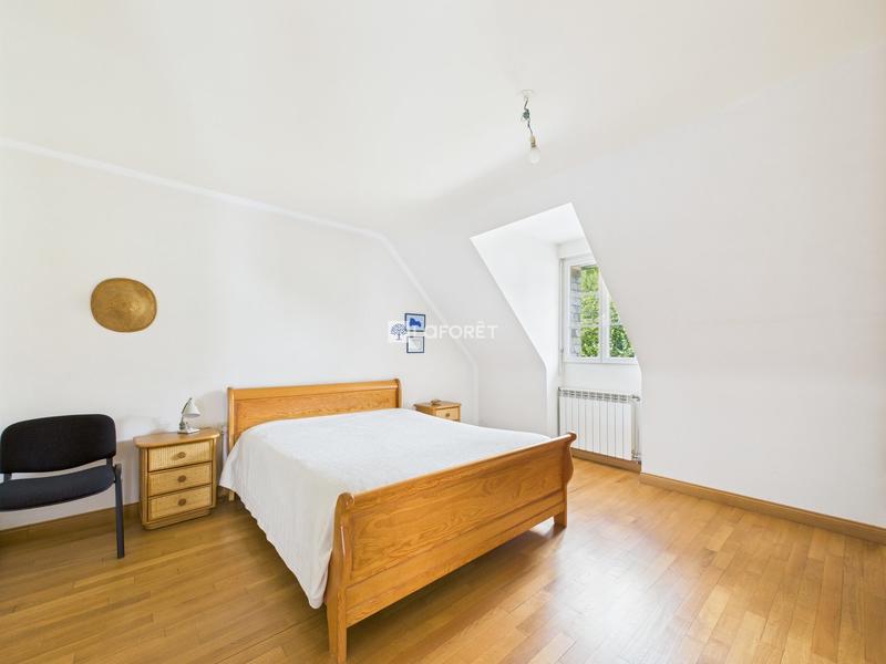 Maison traditionnelle - 165 m² - 8 pièces