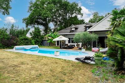 Maison - 302 m² - 7 pièces