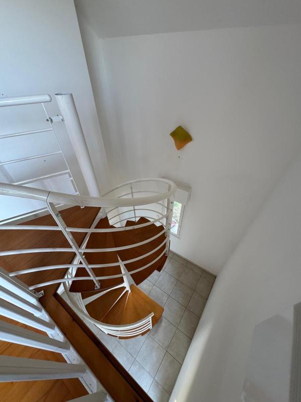 Maison - 217 m² - 6 pièces