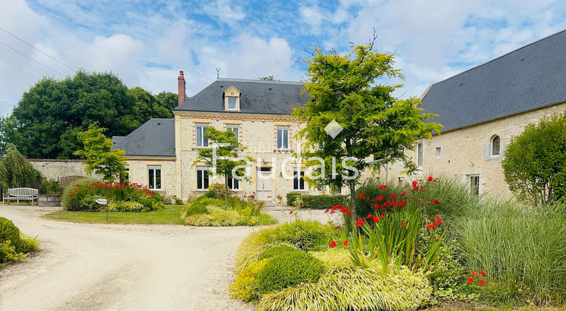 Maison - 415 m² - 16 pièces