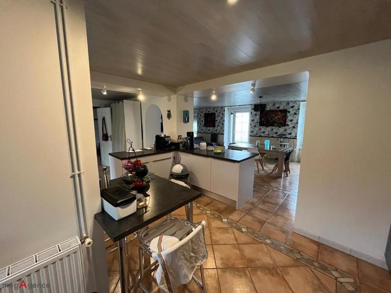 Maison - 222 m² - 10 pièces