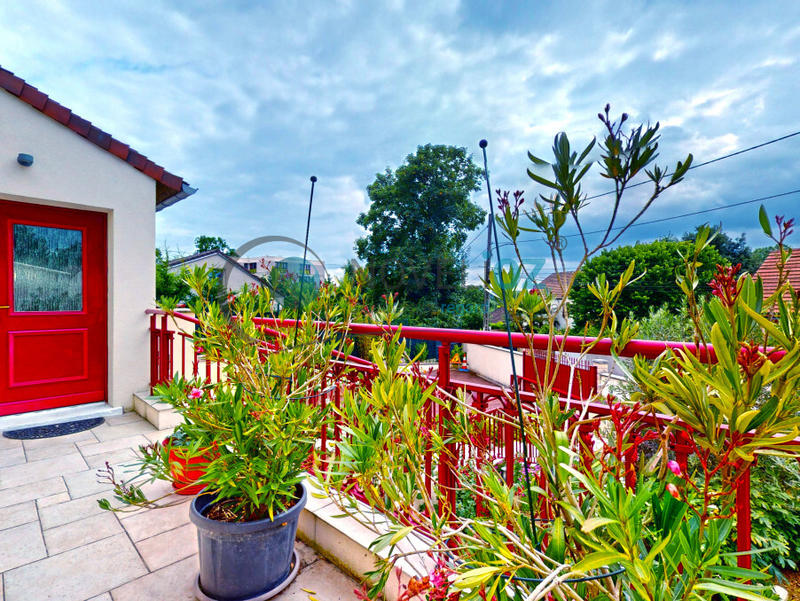 Maison - 291 m² - 9 pièces