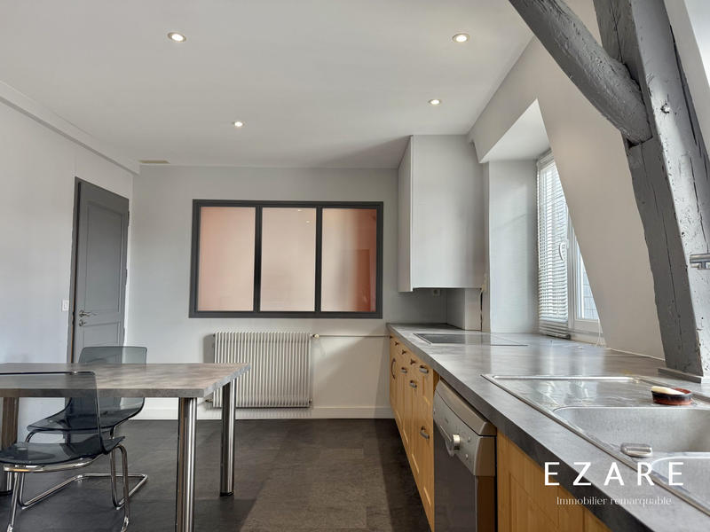 Appartement - 216 m² - 5 pièces