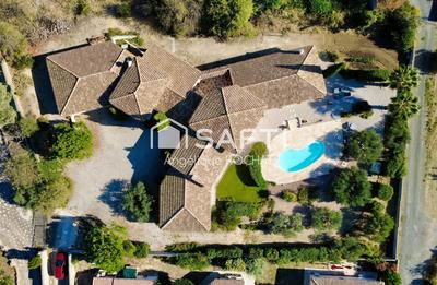 Maison - 206 m² - 6 pièces