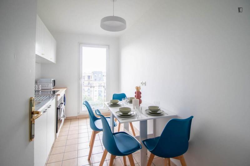 Chambre - 11 m² - 4 pièces