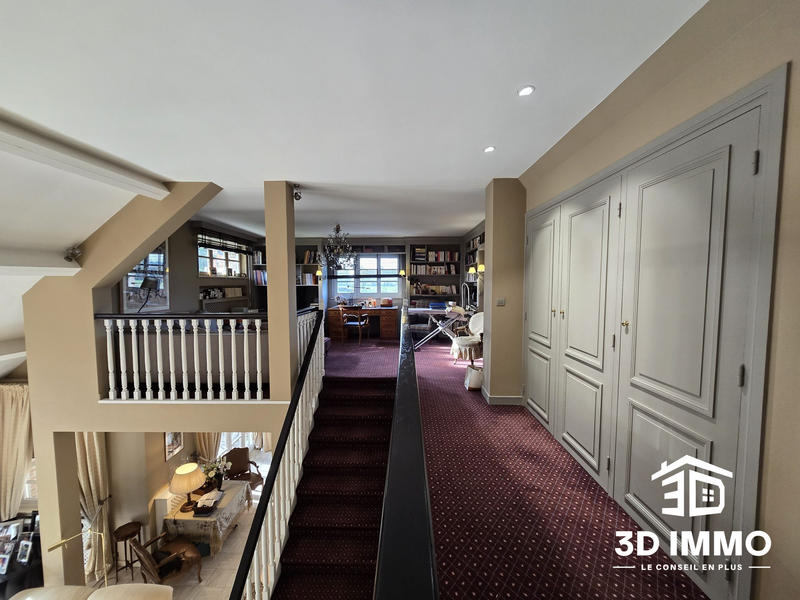 Maison - 275 m² - 12 pièces