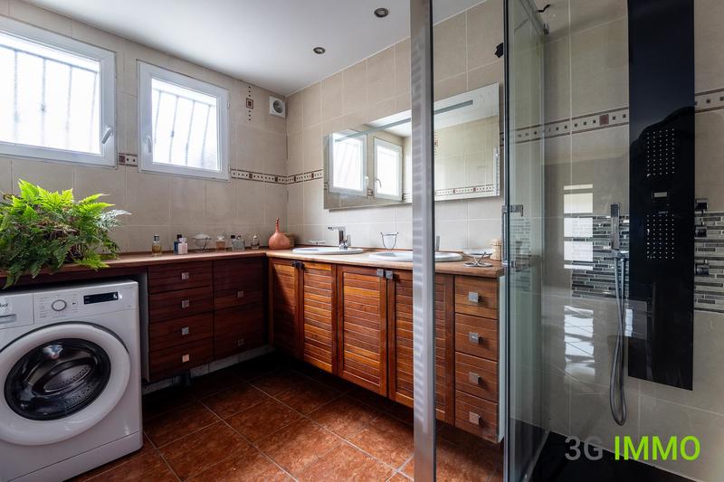 Maison - 200 m² - 7 pièces