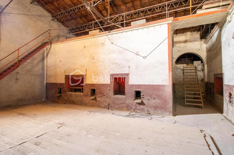 Grange - 303 m² - 1 pièce