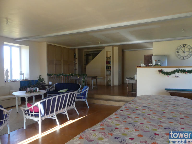 Propriété - 830 m² - 32 pièces