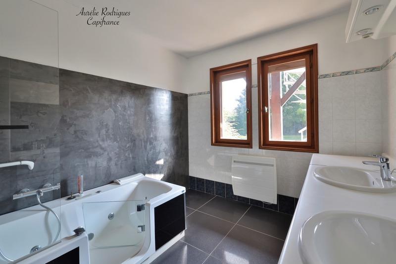 Maison - 208 m² - 7 pièces