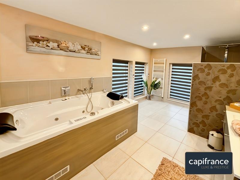 Maison - 230 m² - 7 pièces