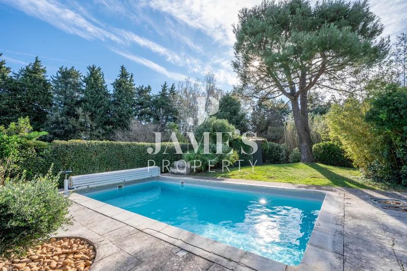 Maison - 210 m² - 8 pièces