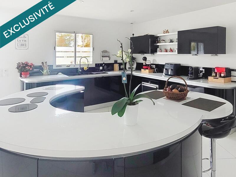 Maison - 180 m² - 7 pièces