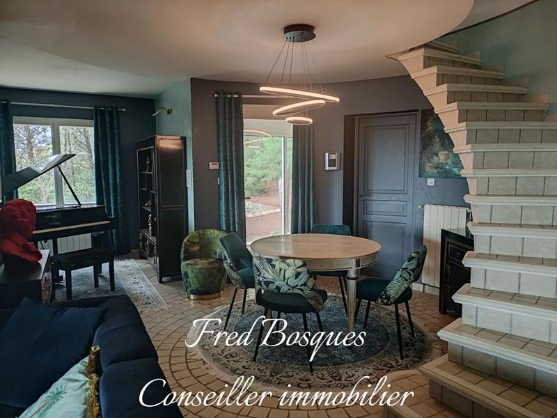 Maison - 210 m² - 9 pièces