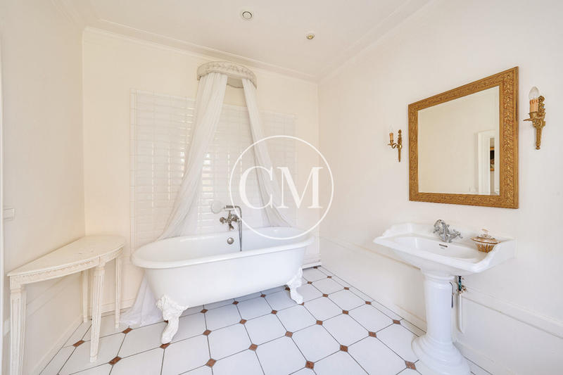 Maison bourgeoise - 520 m² - 10 pièces