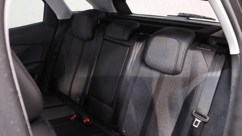 Peugeot 3008 Hybrid 225 e-Eat8 Allure Business