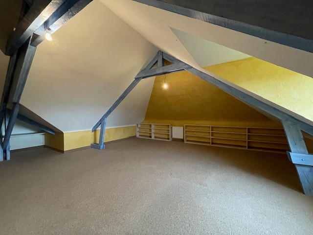 Maison - 215 m² - 7 pièces