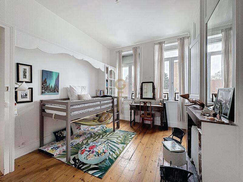 Maison - 255 m² - 9 pièces