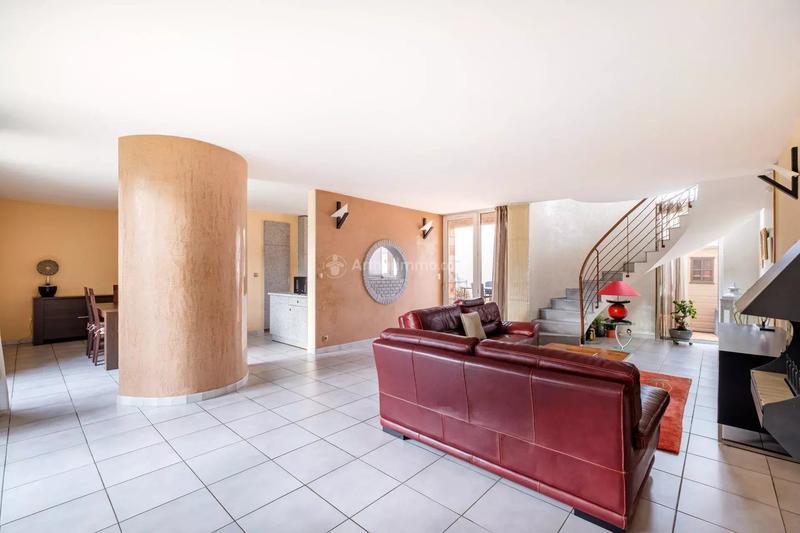 Maison - 147 m² - 6 pièces