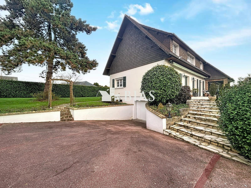 Maison - 183 m² - 8 pièces