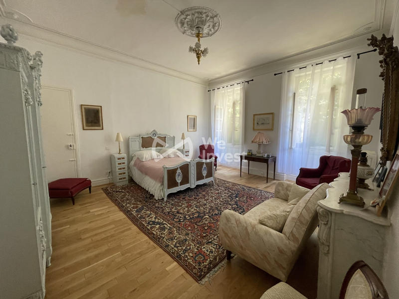 Maison - 331 m² - 9 pièces