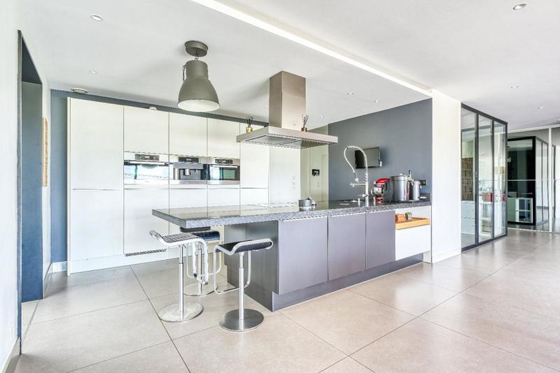 Demeure - 300 m² - 11 pièces