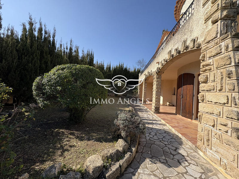 Maison - 213 m² - 7 pièces