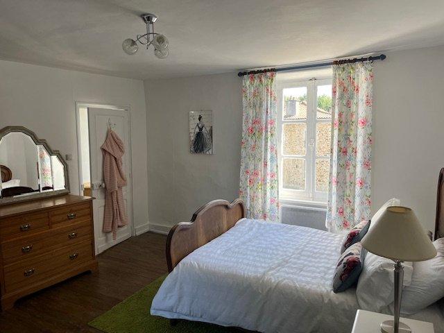 Maison - 213 m² - 8 pièces