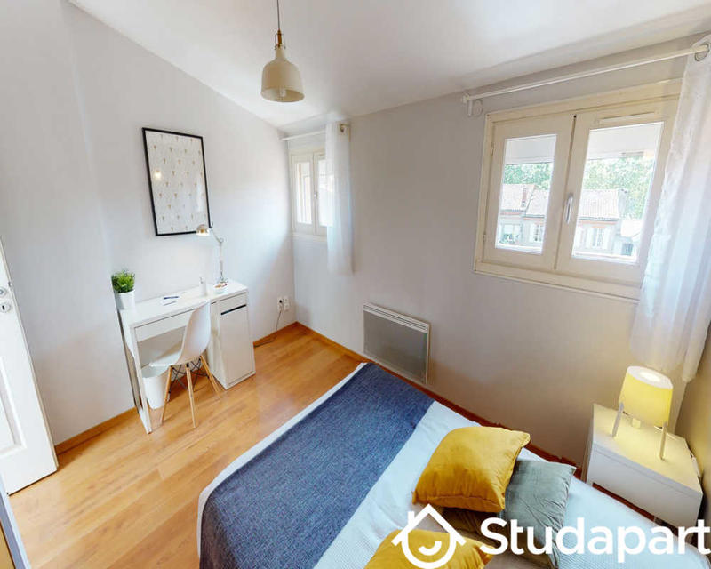 Chambre - 90 m² - 1 pièce