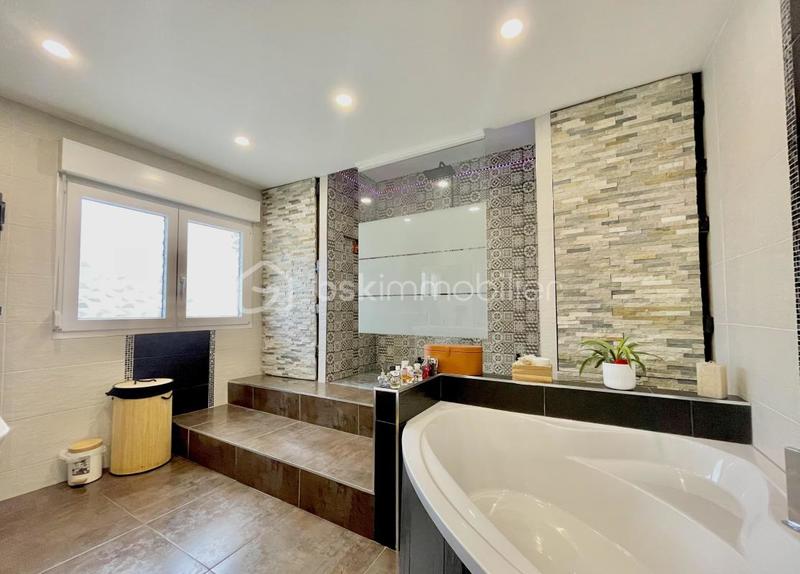 Maison - 140 m² - 5 pièces