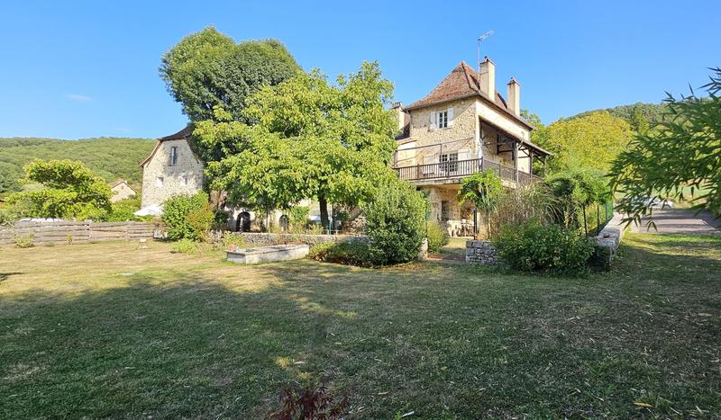 Maison - 249 m² - 4 pièces