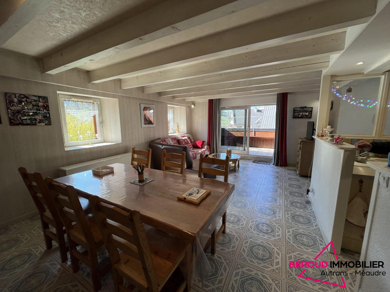 Appartement - 97 m² - 6 pièces