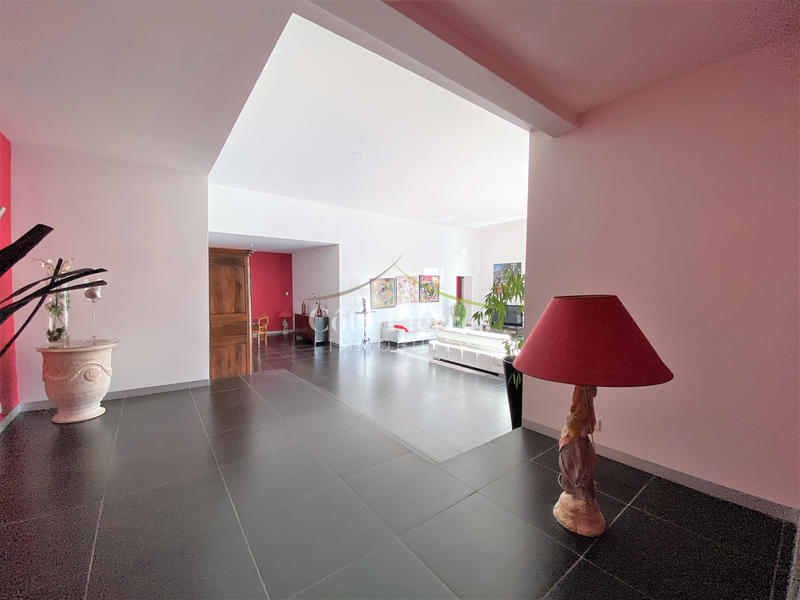 Maison - 220 m² - 6 pièces