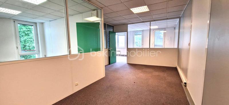 Bureau - 763 m² - 26 pièces