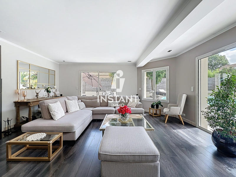 Villa - 238 m² - 9 pièces