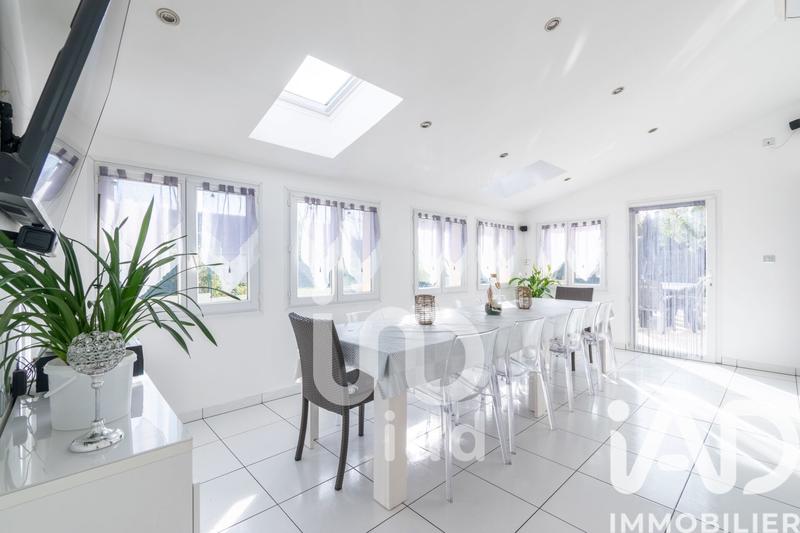 Maison - 200 m² - 10 pièces