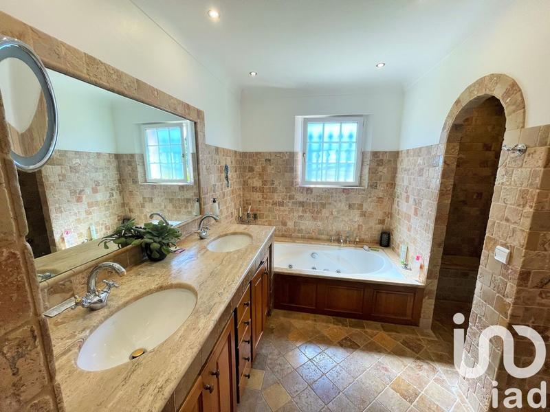 Maison - 200 m² - 5 pièces