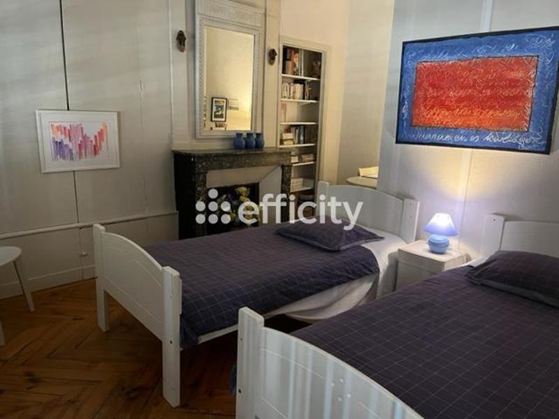 Maison - 395 m² - 12 pièces