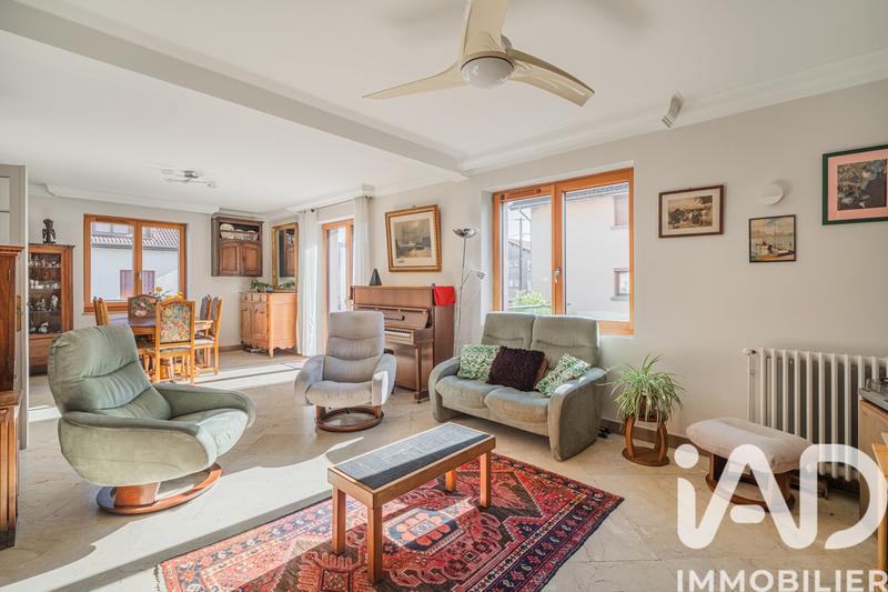 Maison - 254 m² - 10 pièces