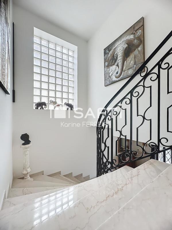 Maison - 300 m² - 6 pièces